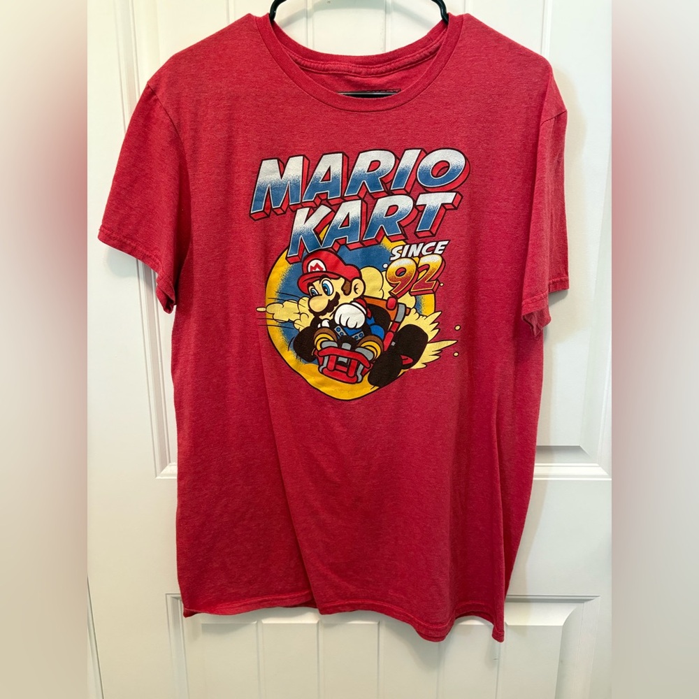 Mario Kart Red T-Shirt with Graphic. Mens size Large.